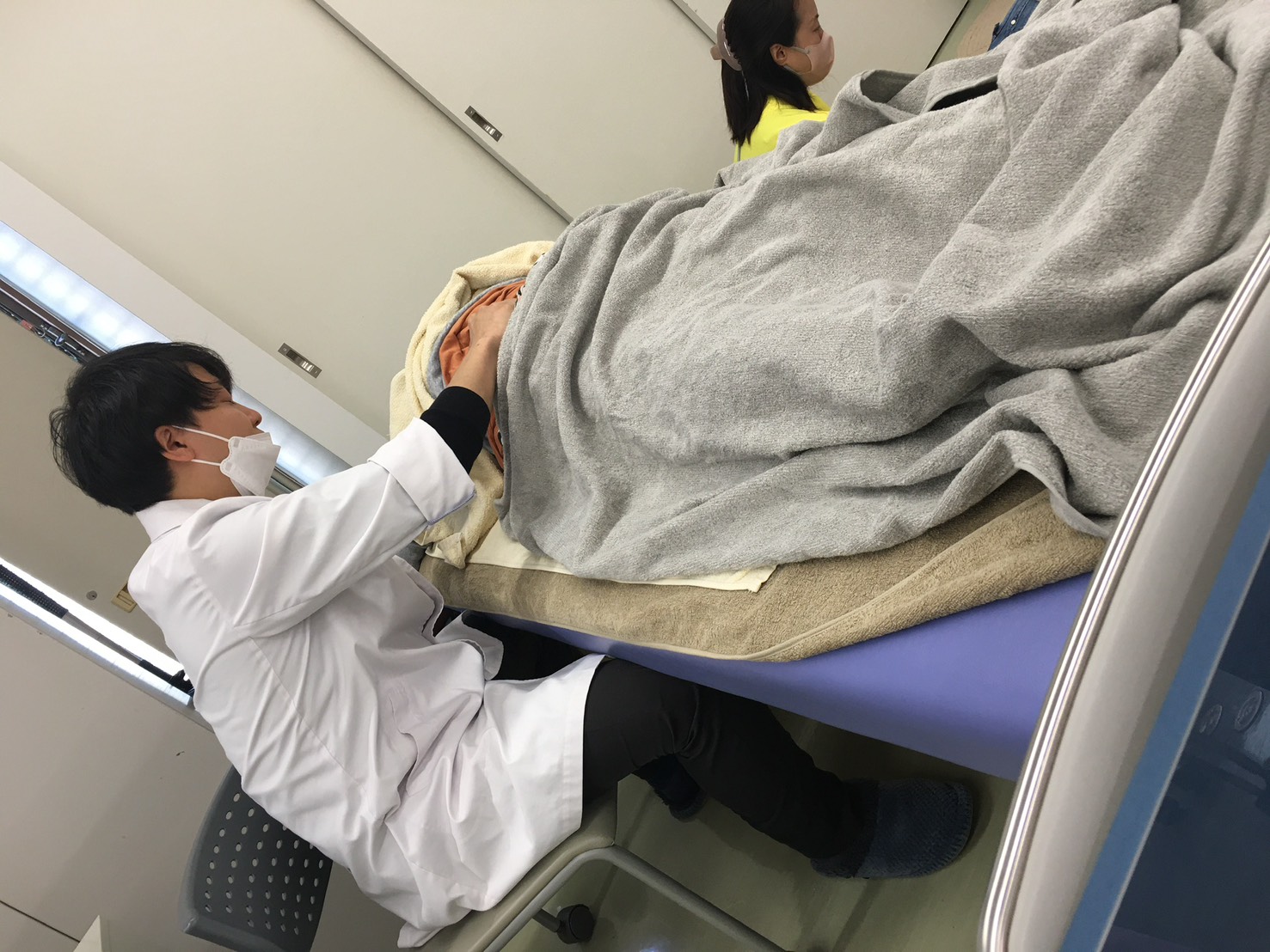 牛込マルシェで買い物を楽しむ来場者