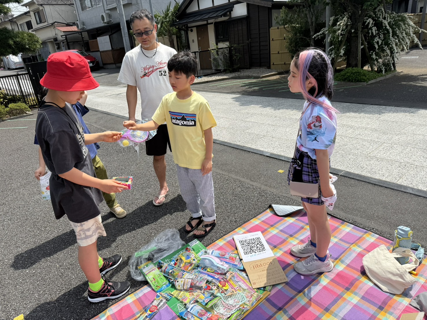 牛込マルシェに並ぶ商品や出店者の様子